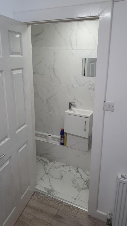 House 1905 - Self Catering Serviced Apartment Tidworth Eksteriør billede