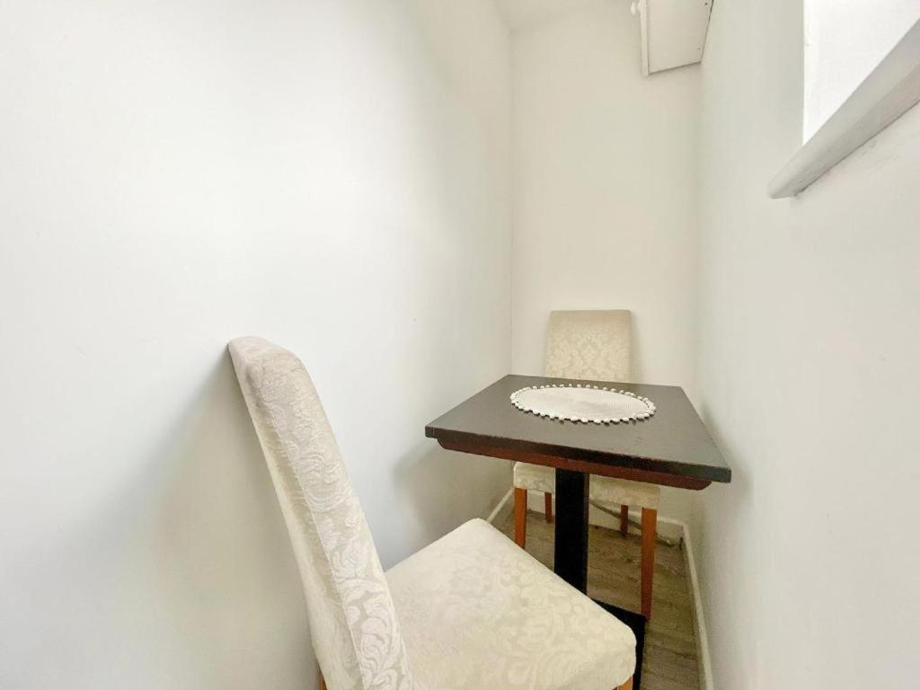 House 1905 - Self Catering Serviced Apartment Tidworth Eksteriør billede