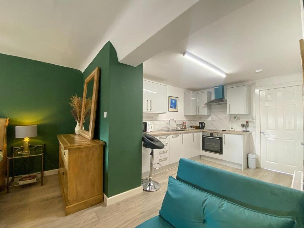 House 1905 - Self Catering Serviced Apartment Tidworth Eksteriør billede